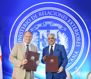 Oscar de la Renta Expat Award