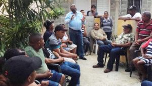 Los Castillos residents protest against water company