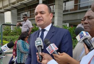 Lawyers dispute new notary fee