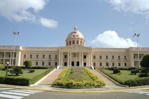 Mark Penn poll shows Medina keeps his popularity, but general approval rating is declining