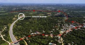 Truckers from the National Federation of Dominican Transportation (Fenatrado) said truckers would continue to take the detour around the tollbooths on the Santo Domingo Beltway between the Autopista Duarte and the 6 November Highway. Ricardo de los Santos, the Fenatrado president, criticized as too expensive the tolls truckers have to pay on the beltway. He criticized the “backward thinking” of the government. De los Santos said: “In the big cities around the world, beltways are built to relieve traffic in busy city centers. But here they are built to raise money for the government. We have asked the Ministry of Public Works to review and lower the cost of the tolls on these roads. Regrettably accidents are going to continue happening,” he said. He told reporters Fenatrado truckers would continue to use the detours. A trucker recently killed two students when passing through a small town when taking the detour. Diario Libre published the photo of the detour that is 7.5 kms long, while the beltway distance is only 3.5 km long and takes 17 minutes less than going by way of the detour. The use of the beltway costs the trucks RD$358. 