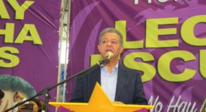 Poll shows Fernandez in the lead