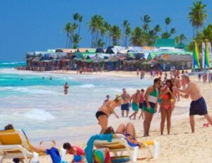 Government extends free insurance to tourists for another month