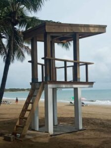 Construction of a lifeguard watchtower on Cabarete beach